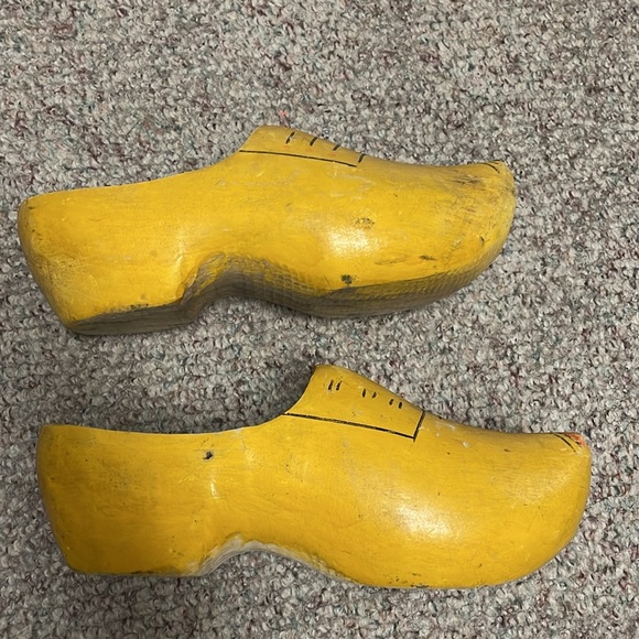 Traditional wood clogs - Picture 5 of 8